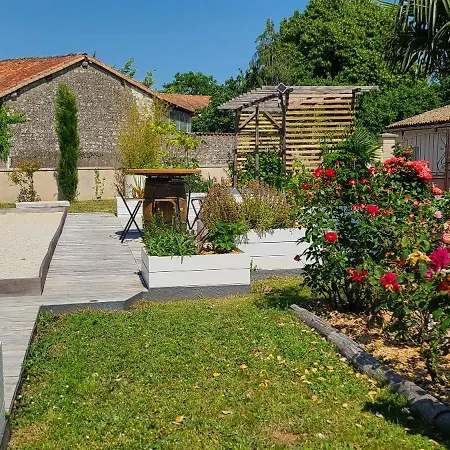 Lana 3 Etoiles Jardin Tatil Evi Montjean (Charente)