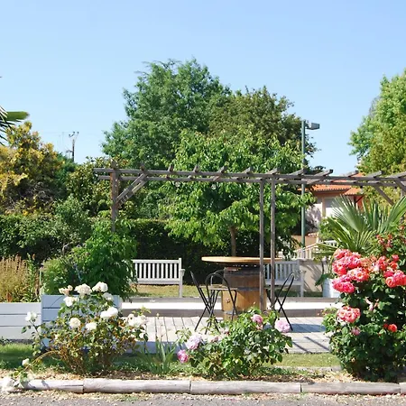 Lana 3 Etoiles Jardin Montjean (Charente)